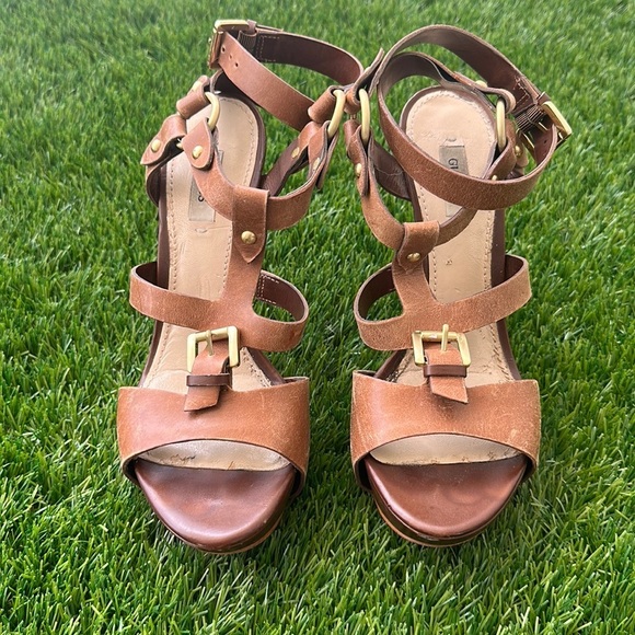 Guess platform heels. - Picture 1 of 5